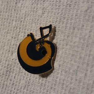 1985 RAMS Helmet Pin